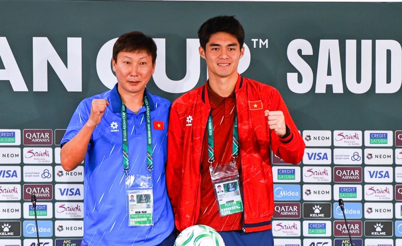 HLV Kim Sang Sik cùng Việt Nam tự tin đấu Trung Quốc