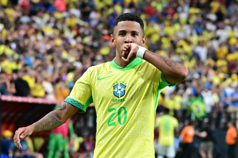Man City sẽ không giữ chân tiền đạo Brazil