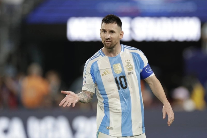 Siêu sao Lionel Messi được định giá rất thấp