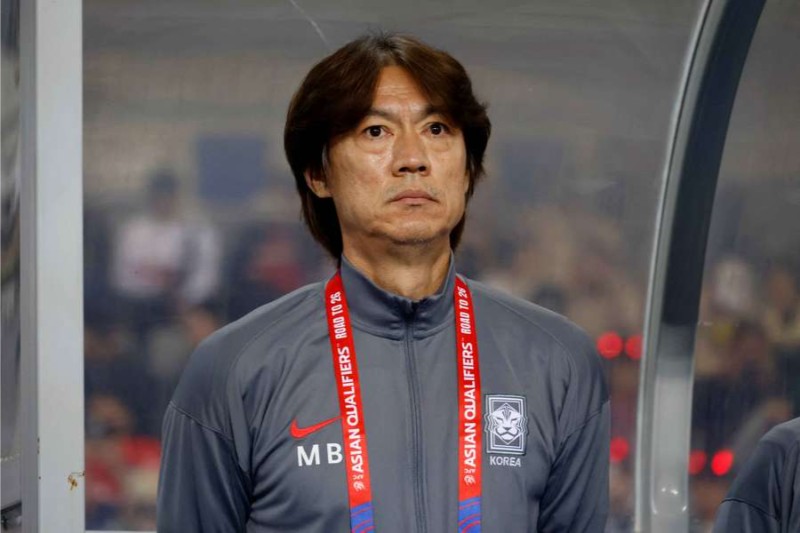 HLV Hong Myung-bo đối diện áp lực lớn