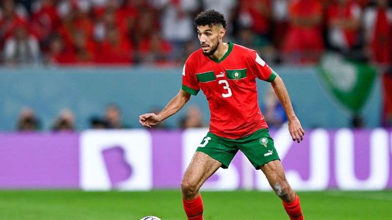 Noussair Mazraoui gặp vấn đề cơ đùi
