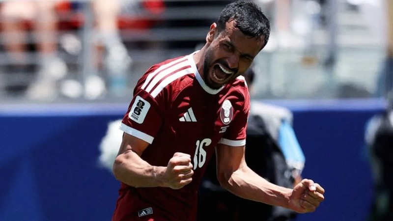 Boualem Khoukhi tỏa sáng cho ĐT Qatar