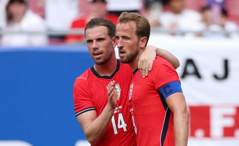 Kane vượt kỷ lục của Wayne Rooney