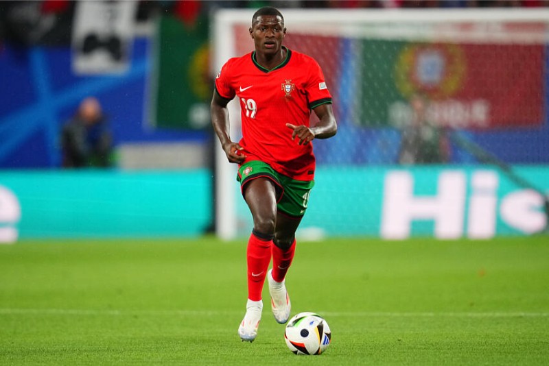 Hậu vệ PSG hướng tới World Cup lịch sử