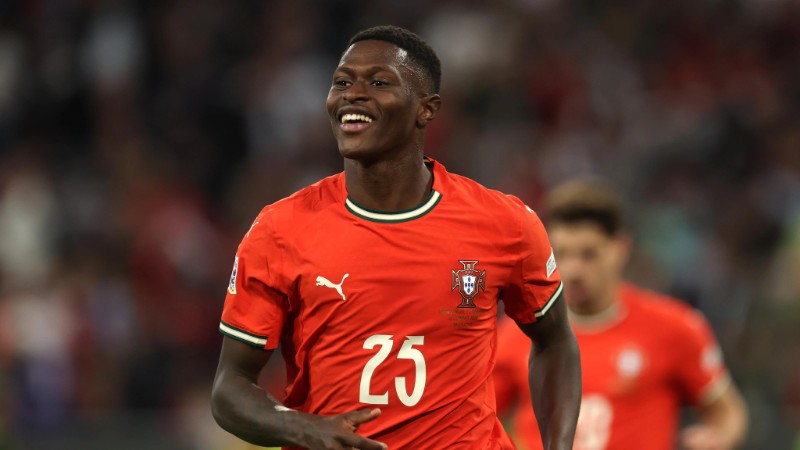 Roberto Martinez kỳ vọng Mendes sớm bình phục